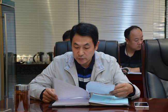 3、總工程師、管理者代表閆躍軍在首次會議上宣布內(nèi)部審核計劃.JPG