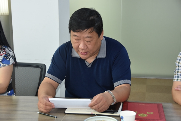 2、曹紅普總經(jīng)理宣讀公司任命文件.jpg