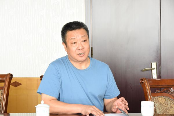4.洛陽市住房和城鄉(xiāng)建設委員會副主任袁建明蒞臨會議并發(fā)表講話.jpg