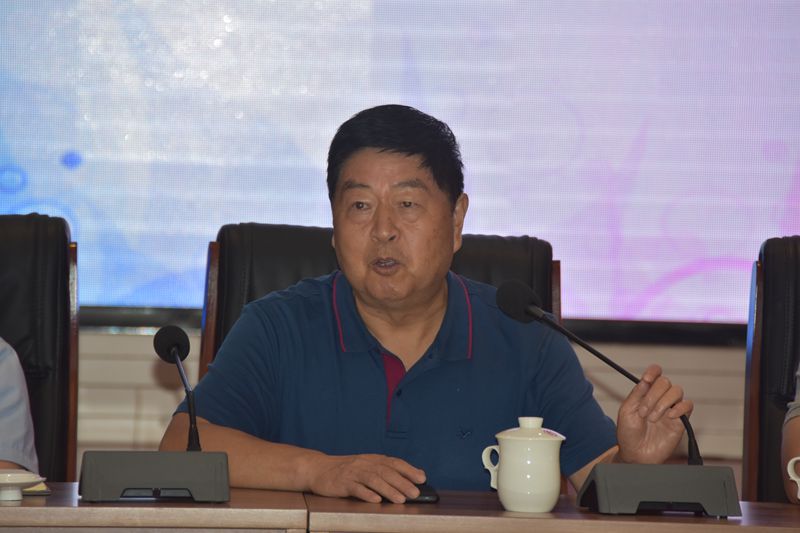 2、黨委書記姚金山在座談會上講話.jpg